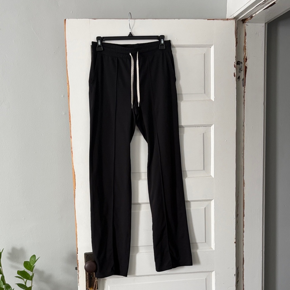Vuori women’s straight leg pant
